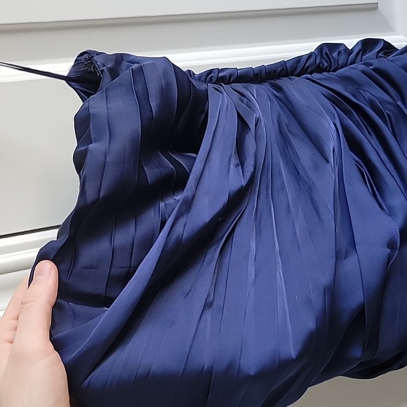 Express dress - Picture 3 of 3